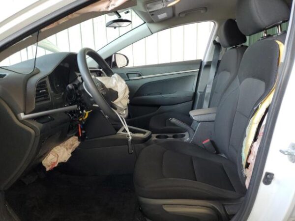 Hyundai Elantra 2019 - 5NPD74LF9KH494238