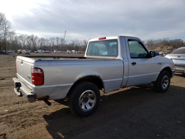 FORD RANGER SILVER - 1FTYR10D63TA35937