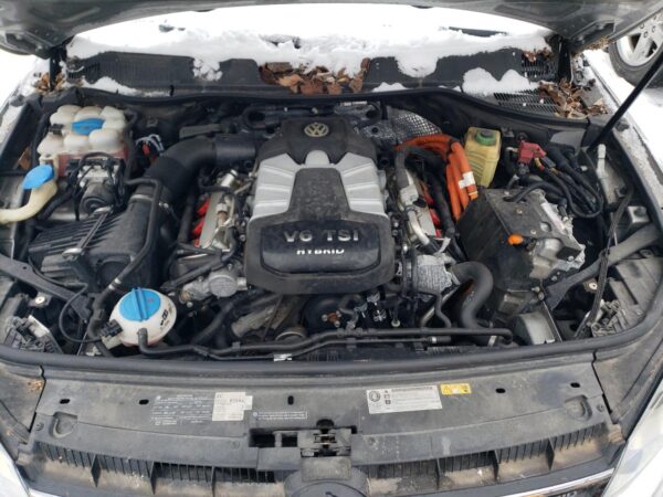 VOLKSWAGEN TOUAREG SILVER - WVGFG9BP9BD001966