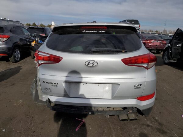 HYUNDAI TUCSON SILVER - KM8J3CA28GU110774