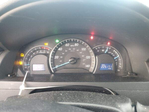 TOYOTA CAMRY SILVER - 4T4BF1FK7CR178220