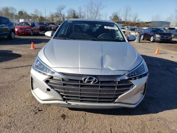 Hyundai Elantra 2019 - KMHD74LF8KU761077