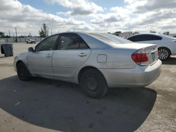 TOYOTA CAMRY GRAY - 4T1BE30K26U739557