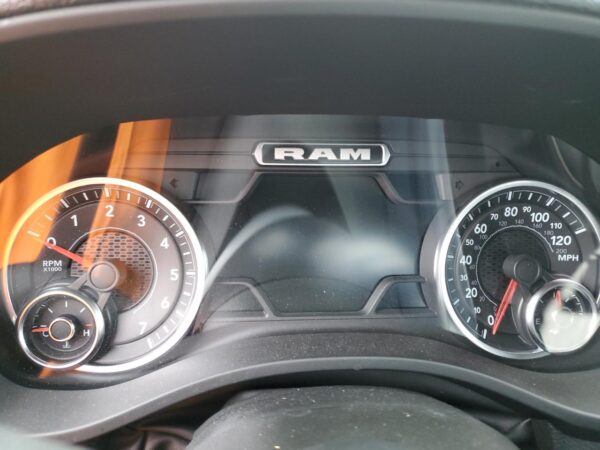 RAM 1500 WHITE - 1C6SRFJT8PN542218