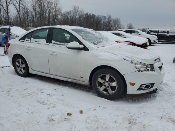 CHEVROLET CRUZE WHITE - 1G1PE5SB5E7314908
