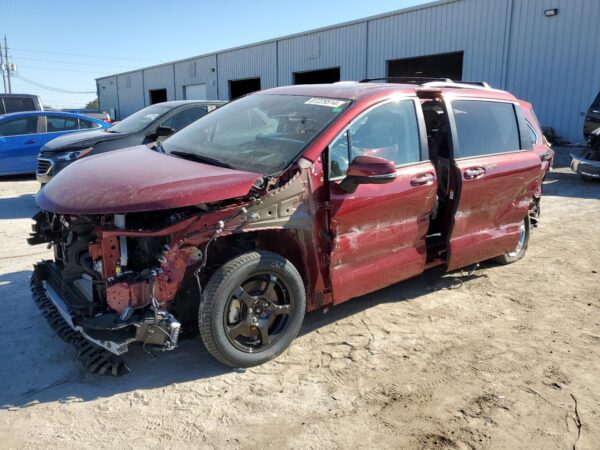 TOYOTA SIENNA MAROON - 5TDESKFCXPS092738
