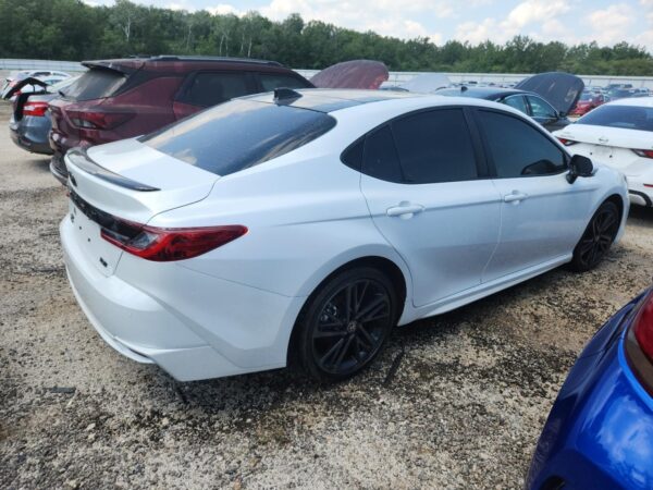 2025 Toyota Camry White - JTNA1BCK303006945