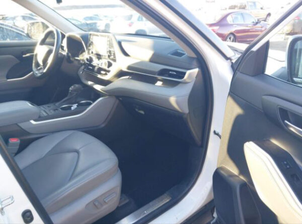 2022 TOYOTA HIGHLANDER White - 5TDLB3CH805086486