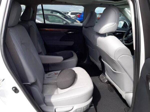 2021 Toyota Highlander White - 5TDYZRAHXMS035813