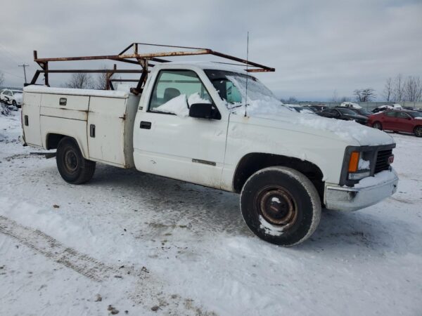 GMC SIERRA WHITE - 1GTGC24R5VE524801