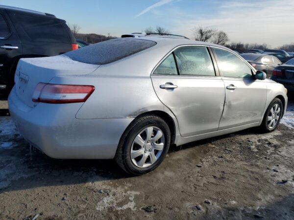 TOYOTA CAMRY SILVER - 4T1BF3EK4BU179878