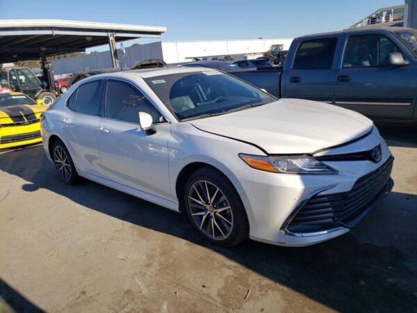 TOYOTA CAMRY WHITE - 4T1F31AK1PU608521