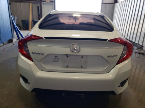 HONDA CIVIC WHITE - 2HGFC2F89KH571528