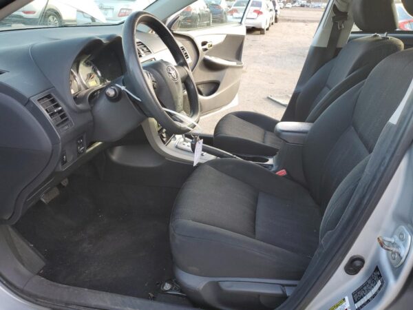 TOYOTA COROLLA SILVER - 2T1BU4EE6BC669102