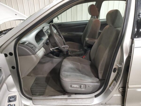 TOYOTA CAMRY SILVER - 4T1BE32K44U913977
