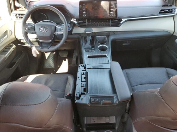 TOYOTA SIENNA MAROON - 5TDESKFCXPS092738