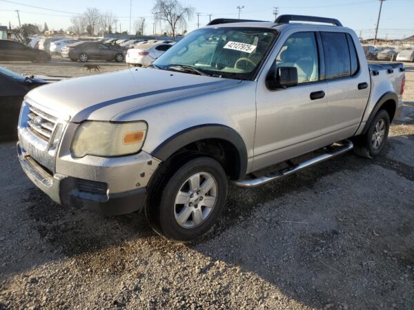 FORD EXPLORER SILVER - 1FMEU31K47UA43251