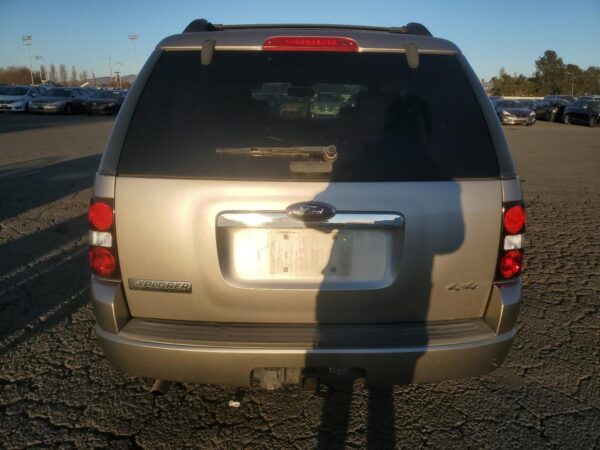 FORD EXPLORER GRAY - 1FMEU75858UA01260