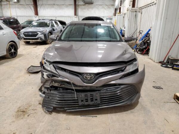 Toyota CAMRY 2018 - 4T1B11HK0JU623853