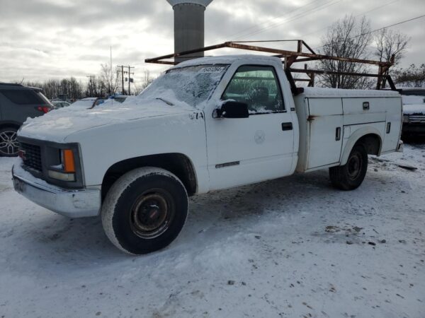 GMC SIERRA WHITE - 1GTGC24R5VE524801