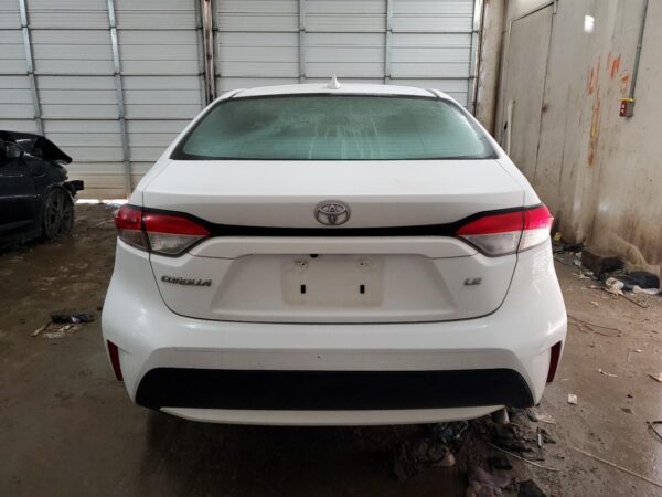 TOYOTA COROLLA WHITE - 5YFVPMAE1NP365531