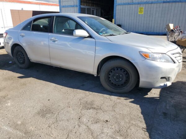 TOYOTA CAMRY SILVER - 4T1BF3EK6BU775316