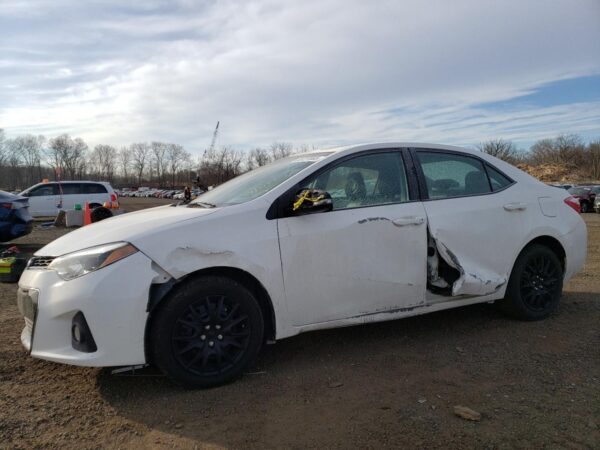 TOYOTA COROLLA WHITE - 2T1BURHE9FC357452