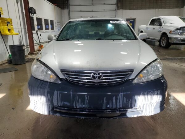 TOYOTA CAMRY SILVER - 4T1BE30KX5U393398