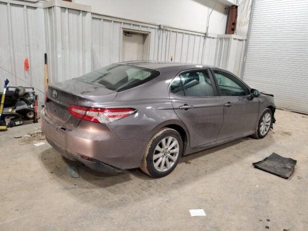 Toyota CAMRY 2018 - 4T1B11HK0JU623853
