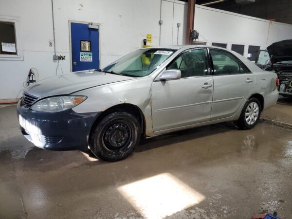 TOYOTA CAMRY SILVER - 4T1BE30KX5U393398