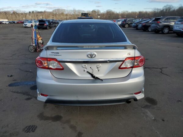 TOYOTA COROLLA SILVER - 2T1BU4EE6BC669102