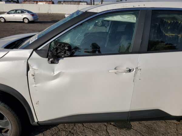 NISSAN ROGUE WHITE - 5N1BT3BA5RC677074