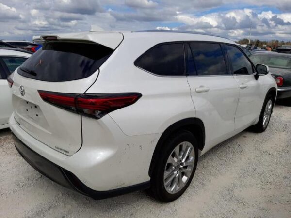 2021 Toyota Highlander White - 5TDYZRAHXMS035813
