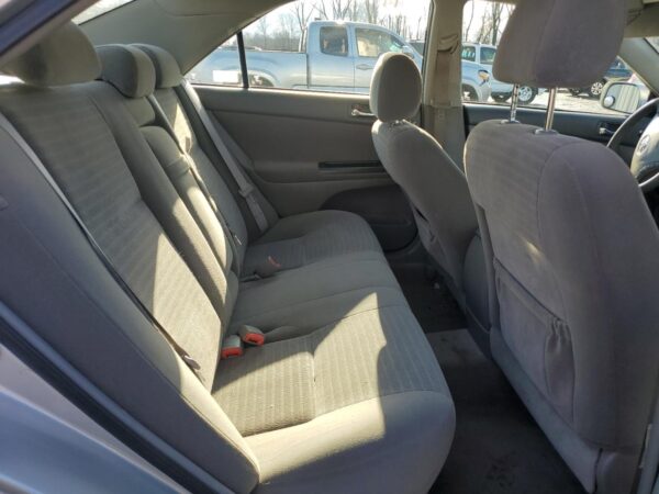 TOYOTA CAMRY SILVER - 4T1BE32K65U409884