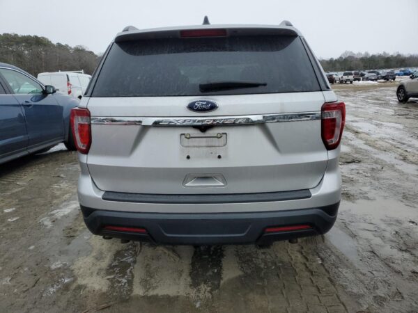 FORD EXPLORER SILVER - 1FM5K7B81JGC12566