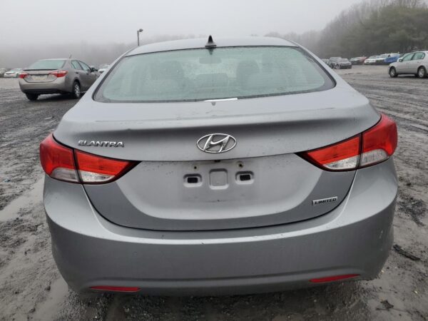 HYUNDAI ELANTRA SILVER - KMHDH4AEXDU564566