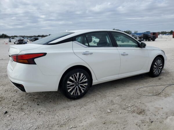 NISSAN ALTIMA WHITE - 1N4BL4DV0SN313624
