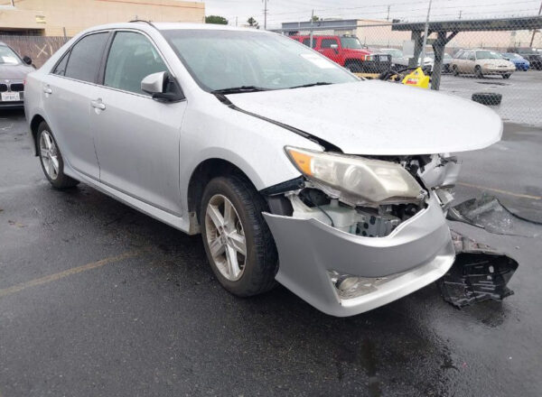 Toyota Camry 2014 Sport Silver 2.5L- 4T4BF1FK6ER359232