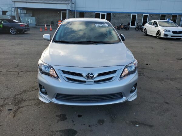 TOYOTA COROLLA SILVER - 2T1BU4EE6BC669102