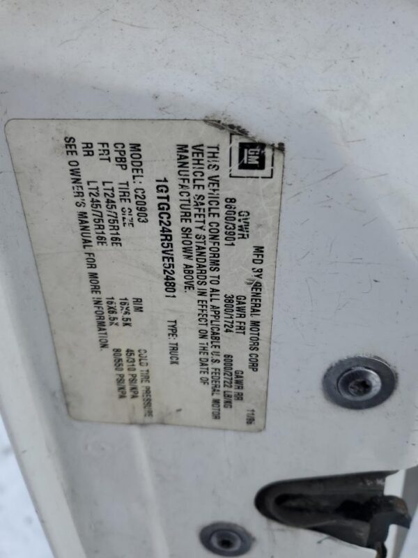 GMC SIERRA WHITE - 1GTGC24R5VE524801