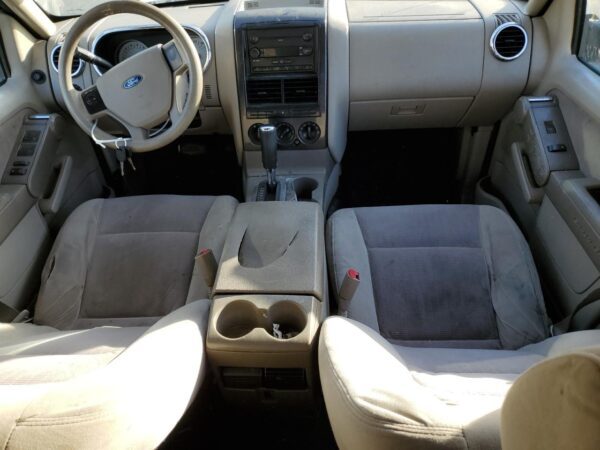 FORD EXPLORER SILVER - 1FMEU31K47UA43251