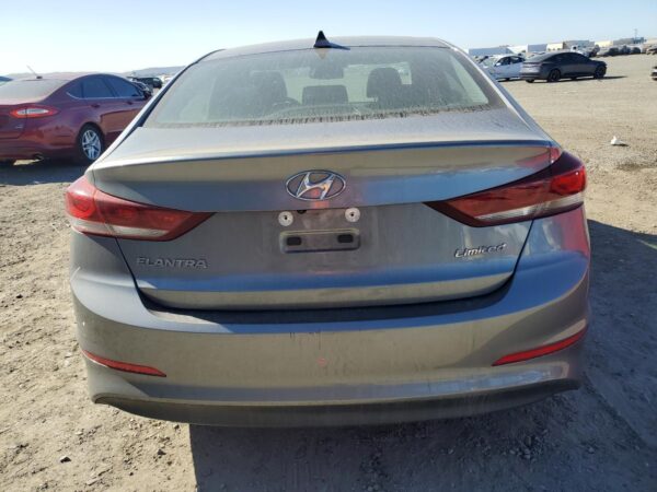 HYUNDAI ELANTRA SILVER - KMHD84LF1HU268217