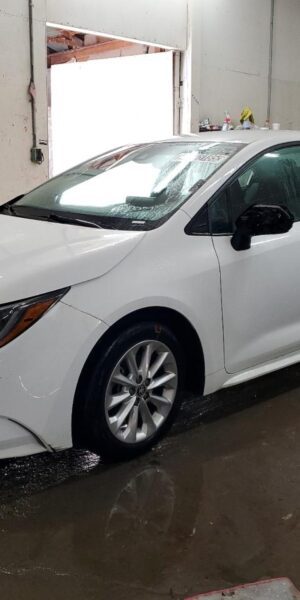 TOYOTA COROLLA WHITE - 5YFVPMAE1NP365531