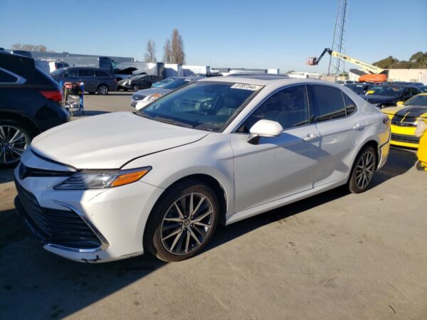 TOYOTA CAMRY WHITE - 4T1F31AK1PU608521