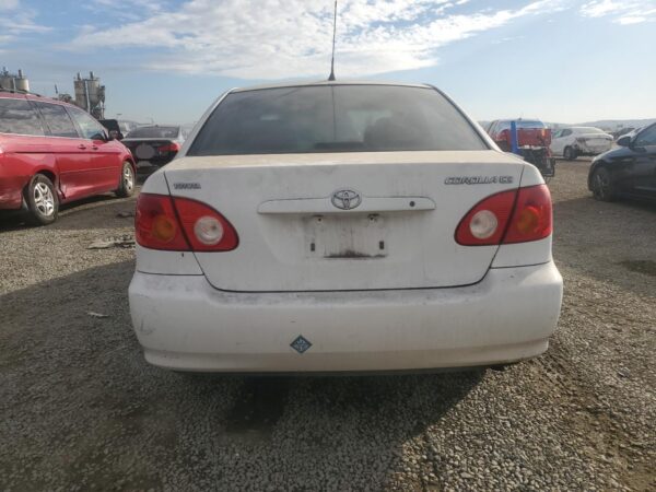 TOYOTA COROLLA WHITE - 1NXBR32E24Z295752