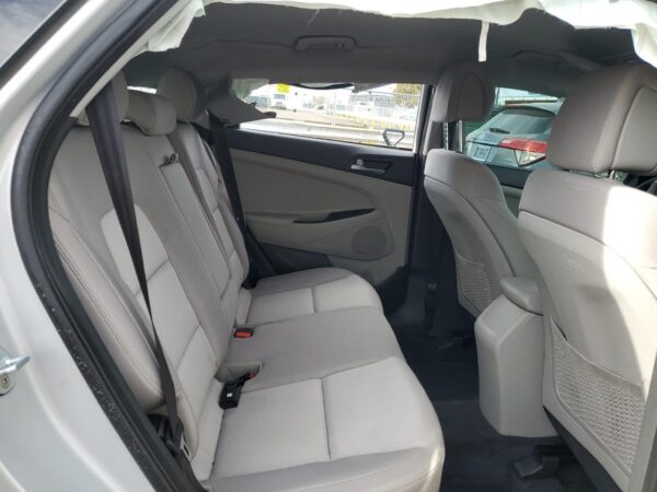 HYUNDAI TUCSON SILVER - KM8J3CA28GU110774