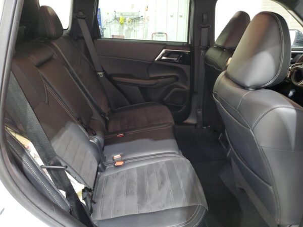 MITSUBISHI OUTLANDER WHITE - JA4J4UA89PZ052585