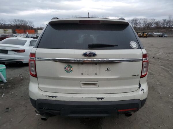 FORD EXPLORER WHITE - 1FMHK8B86BGA13436