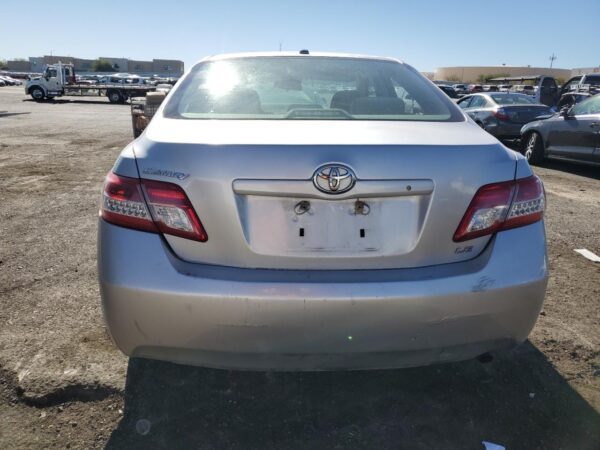 TOYOTA CAMRY SILVER - 4T1BF3EK6BU775316
