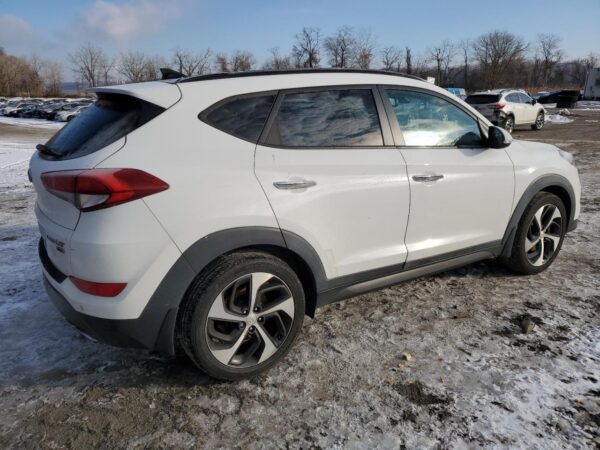 HYUNDAI TUCSON WHITE - KM8J3CA27GU031113